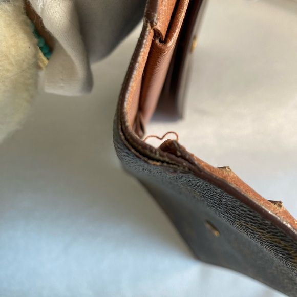 Authentic 💯 LV mono Sarah Trifold Wallet - Picture 8 of 11